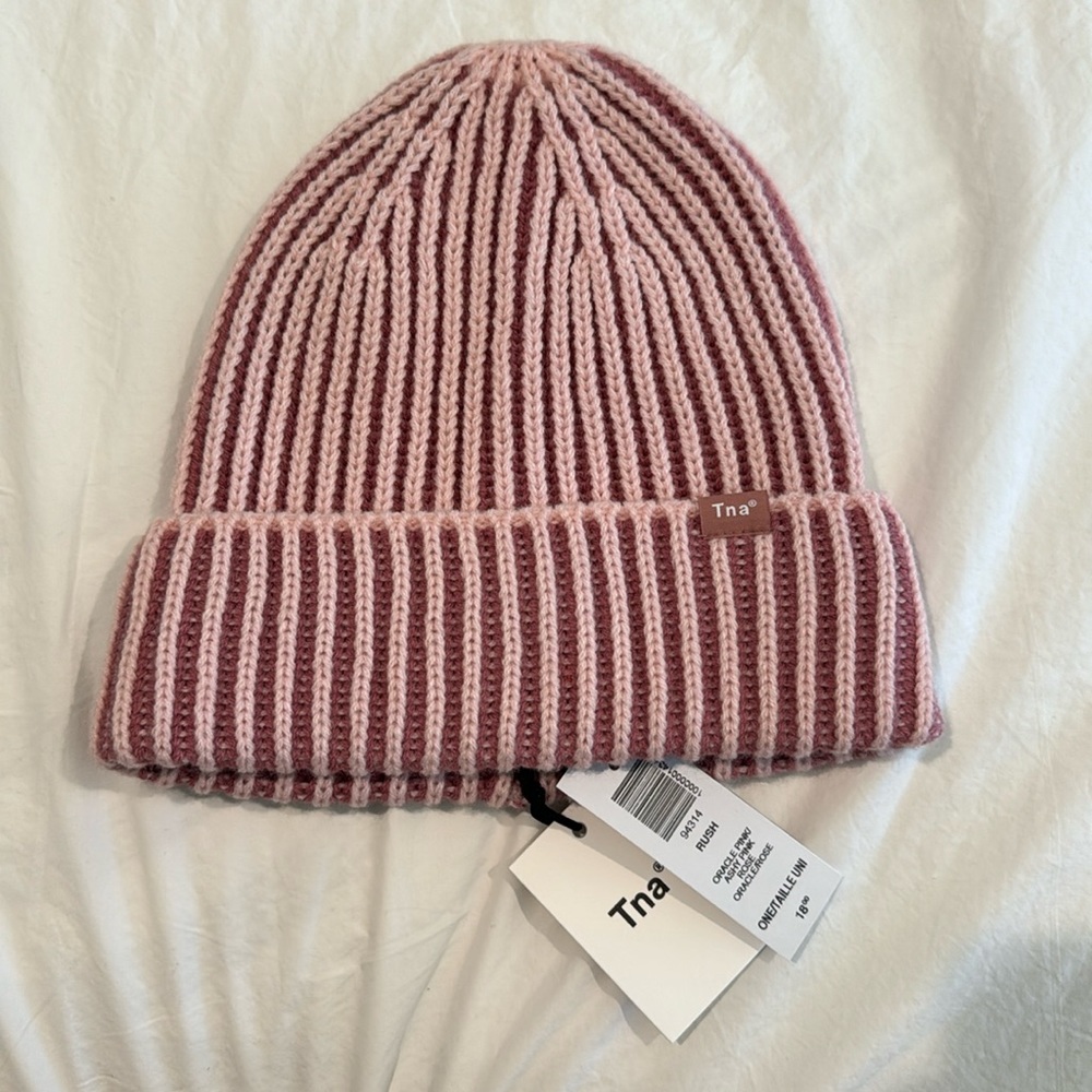 Aritzia Tna RUSH BEANIE ORACLE PINK/ ASHY PINK